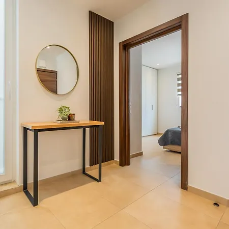 Fl 4 Thelodge-charming Retreat By Homely Apartment